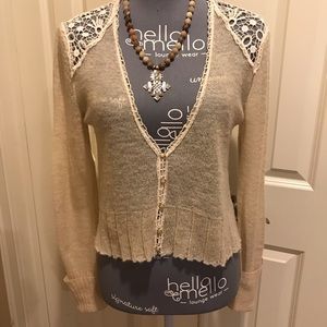 Free People lovely cropped sweater.